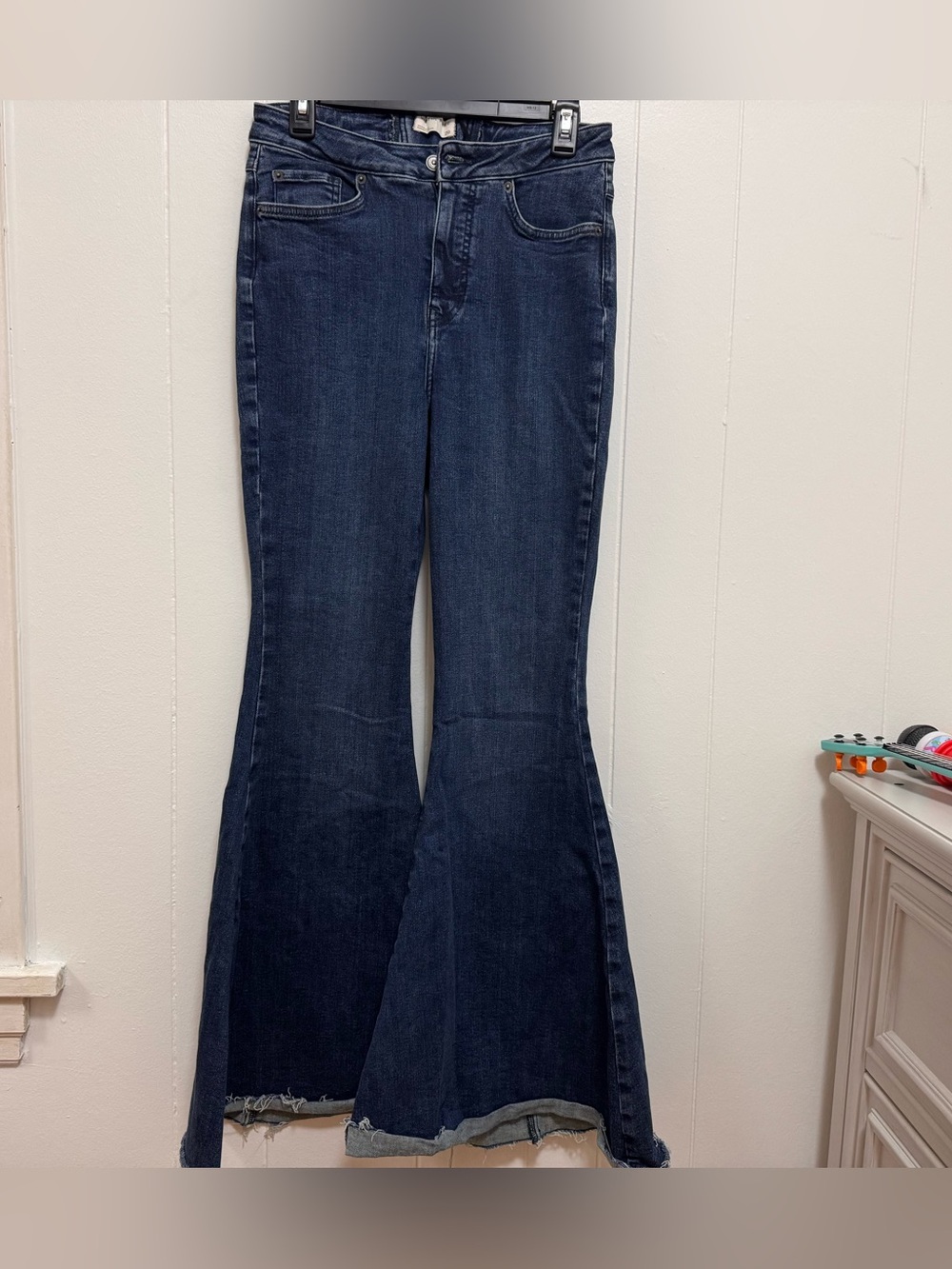 WE THE FREE CRVY Size 29 Super High-Rise Lace-Up Flare Raw Hem Stretch Jeans - Picture 4 of 10